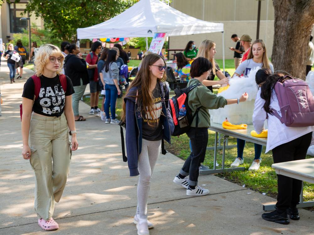 Students walking in courtyard on IVCC Spirit Day.