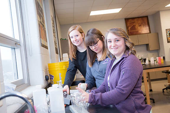 students working in the ag lab